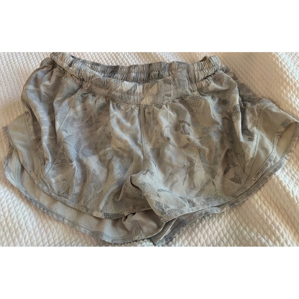 Lululemon Find Your Pace High Rise Shorts Grey‎ White Abstract Print Size 8 Reg